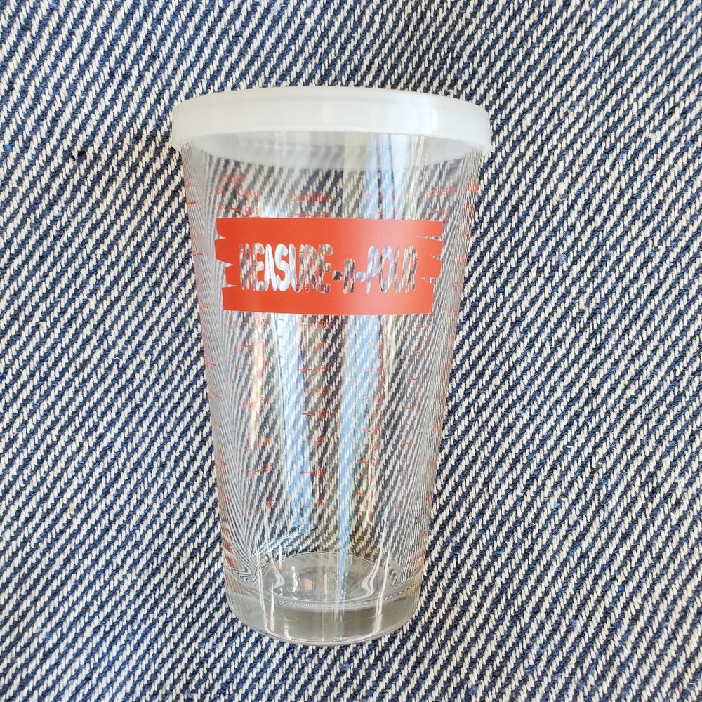 🥄 FREE! Measuring Glass - Ounce, Tablespoon, Teaspoon, Cup, Gram Marks - EUC 🥣